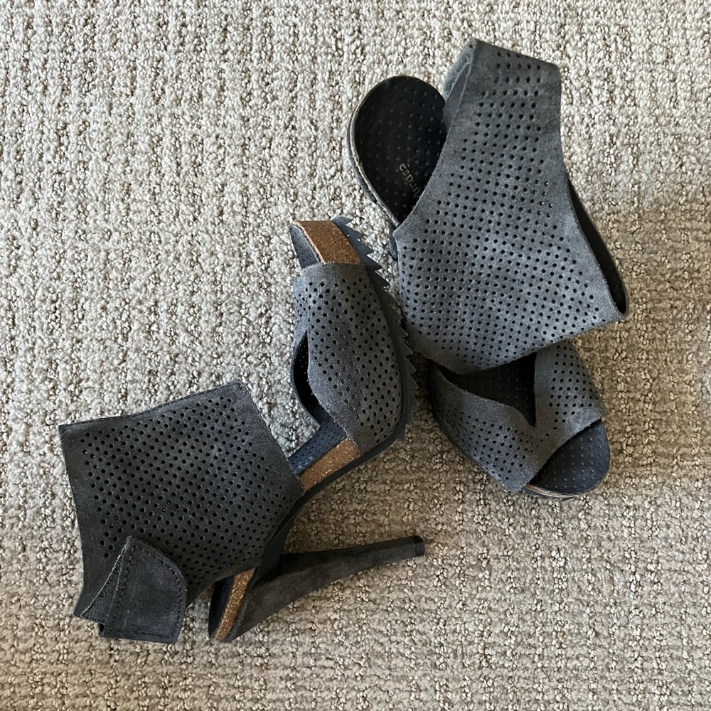 Pedro Garcia never worn suede heel size 39